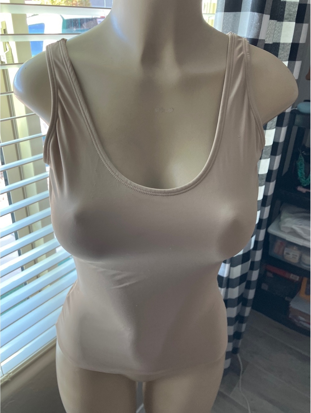 Pre-Loved Beige Women's Tank Top with Scoop Neck